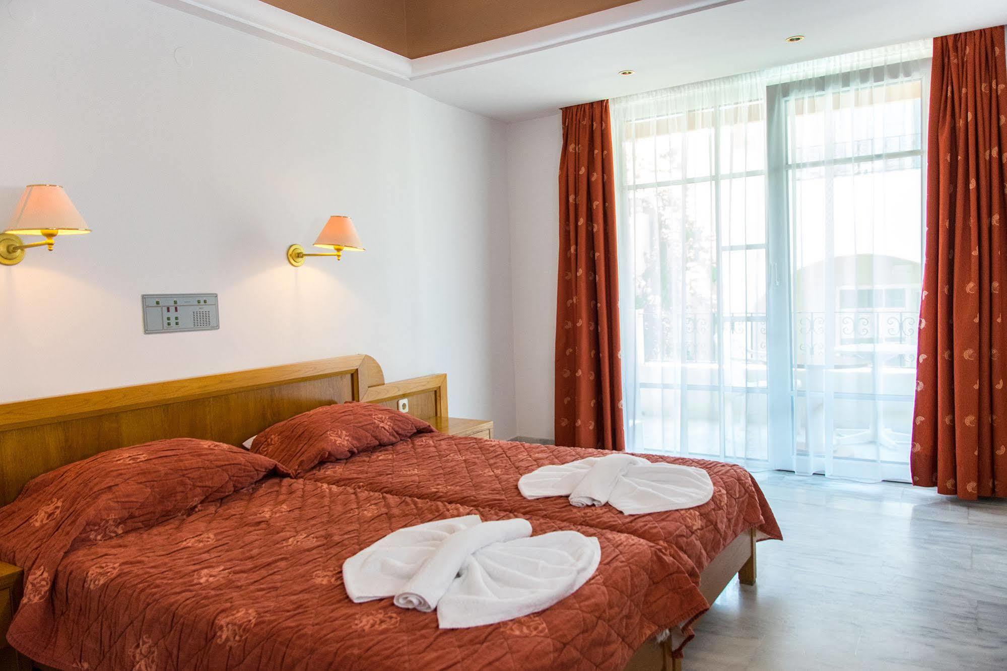 Anita Beach Hotel- Adults Only Rethymno  Bagian luar foto