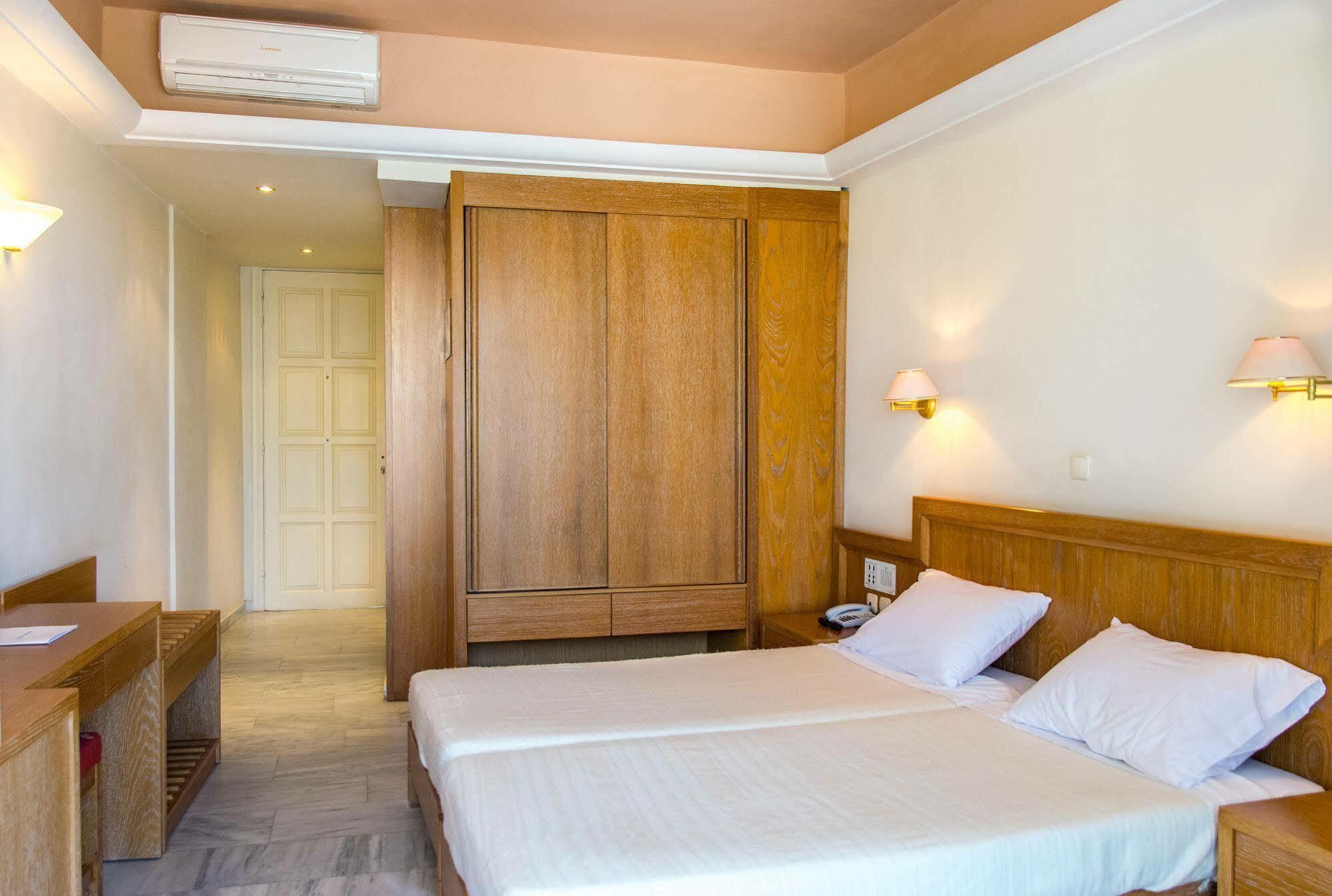 Anita Beach Hotel- Adults Only Rethymno  Bagian luar foto